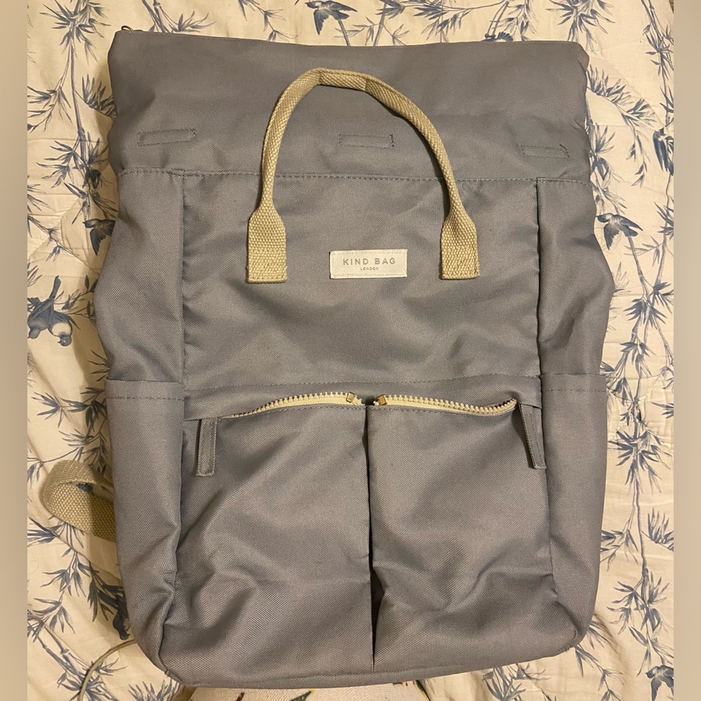 Kind Bag Light Grey | Hackney 2.0 Backpack | Medium